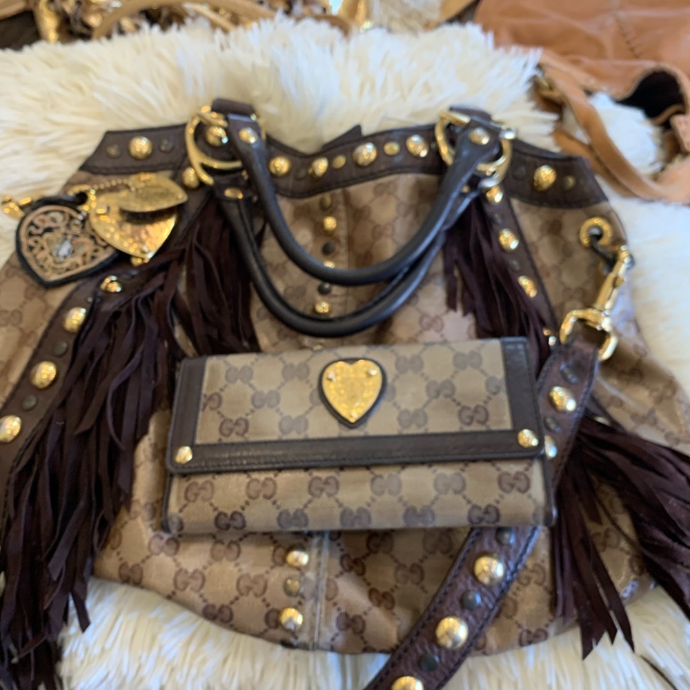 Women’s Gucci handbag/Walet